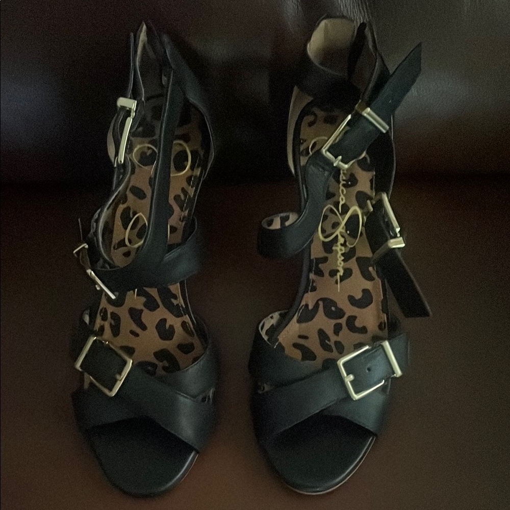 Jessica Simpson black leather 3in heels